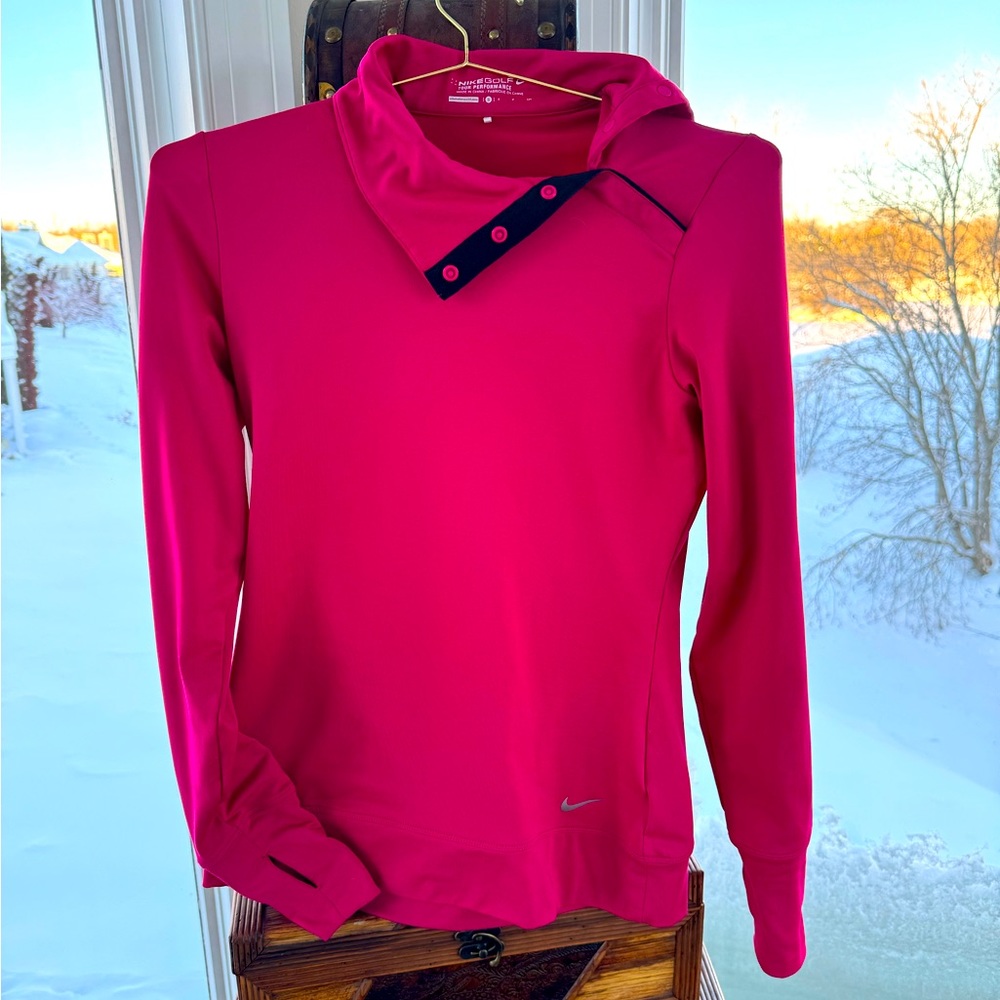 Striking Nike golf top